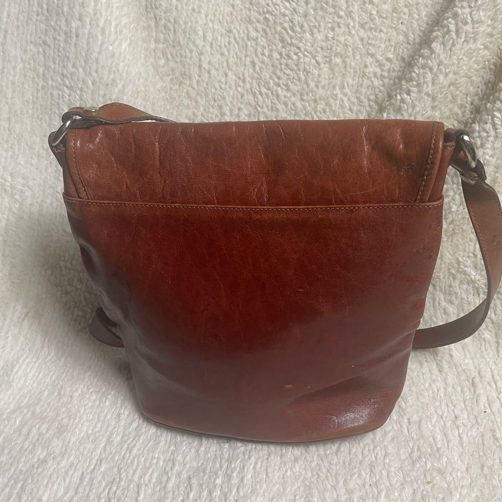 Oroton Vintage leather Tan bucket style crossbody bag gold tone accent.. - Picture 2 of 16